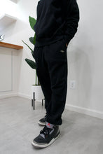 Load image into Gallery viewer, "THE PLANE JANE STAPLE QUARTERZIP SET FW 25/26"(BLACK W/ METAL PATCH)