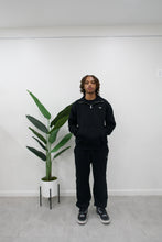 Load image into Gallery viewer, "THE PLANE JANE STAPLE QUARTERZIP SET FW 25/26"(BLACK W/ METAL PATCH)