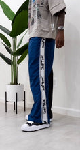 Load image into Gallery viewer, &quot;BAGGY DADDY TWO TONE NYLONS&quot; WIDELEG NYLON PANTS (BLACK/NAVY)